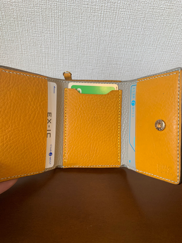【受注製作】手縫いの三つ折り財布(グレー[灰] × イエロー[黄]、春) 6枚目の画像