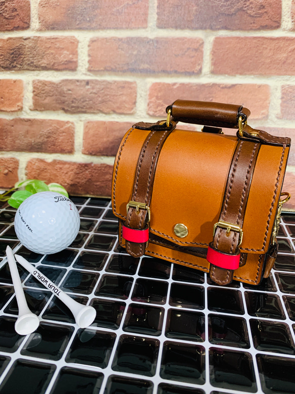 手縫いの革のゴルフボールケース(カバンタイプ、ブラウン) 1枚目の画像