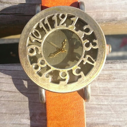 腕時計 <芸術的な彫刻レリーフ 本革 立体文字盤> 5枚目の画像