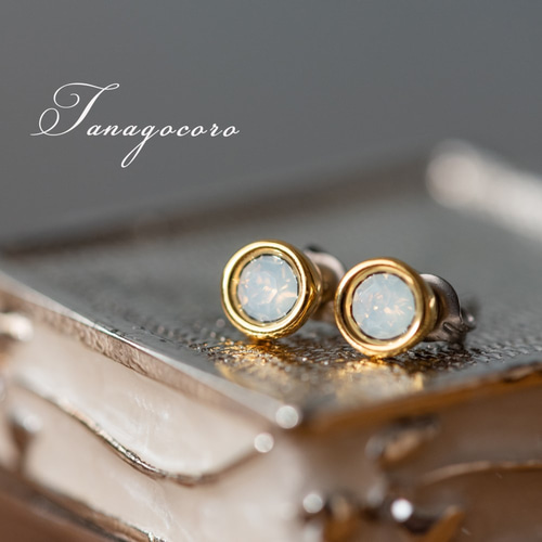 ホワイトオパールピアス (チタン) ピアス(スタッド・一粒 ホワイトオパールピアス (チタン) ピアス(スタッド・一粒