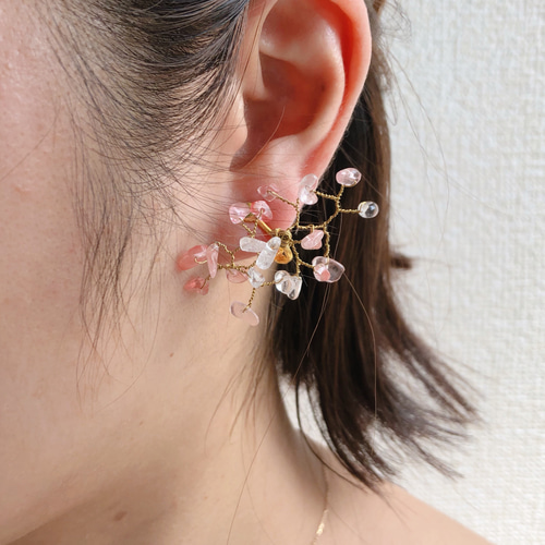 no.4113　白いガラスとballchain　ピアス/イヤリング f41ca380921907b5ff601f4f50c654