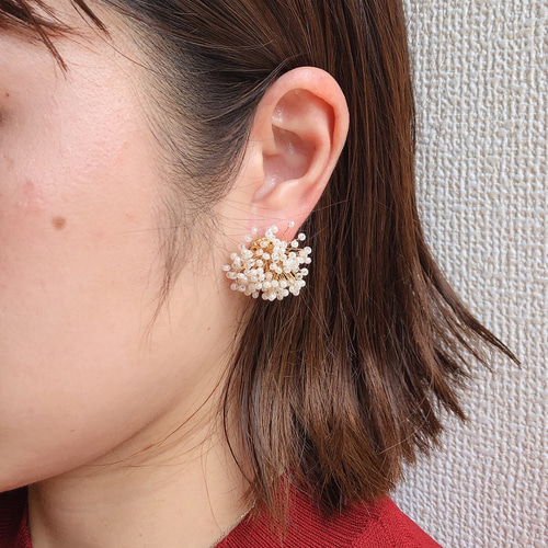 かすみ草 ガラスビーズとワイヤーアート ピアス/イヤリング イヤリング