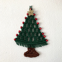 【Creema限定クリスマス2021】ジュートコードの小さなマクラメクリスマスツリー/タペストリー～外せる金色の星付き♪ 1枚目の画像