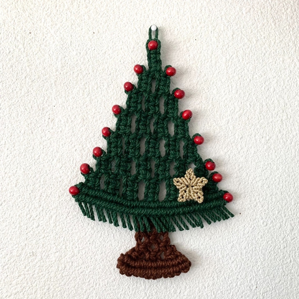【Creema限定クリスマス2021】ジュートコードの小さなマクラメクリスマスツリー/タペストリー～外せる金色の星付き♪ 2枚目の画像
