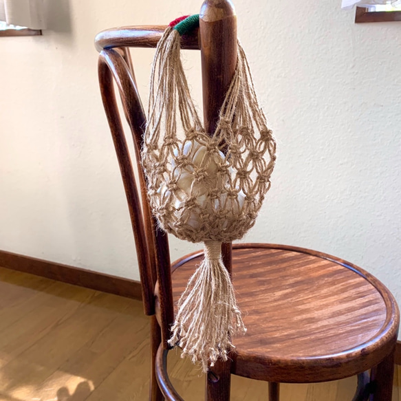 マクラメ編みのにんにくストッカー／手芸用麻糸で 3枚目の画像
