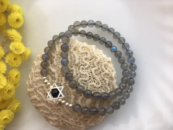 Amanda Jewelry『開幕慶 任兩件88折』【深邃雙眸】天然泛藍拉石 灰月光搭配925星星造型銀飾  雙圈手鏈 第1張的照片