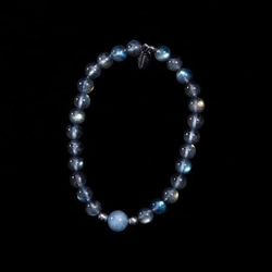 Amanda Jewelry『開幕慶 任兩件88折』【星河】天然泛藍拉石 灰月光搭配925銀飾 天然海藍寶 手鏈 第4張的照片