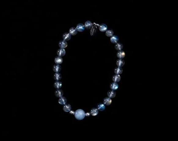 Amanda Jewelry『開幕慶 任兩件88折』【星河】天然泛藍拉石 灰月光搭配925銀飾 天然海藍寶 手鏈 第4張的照片