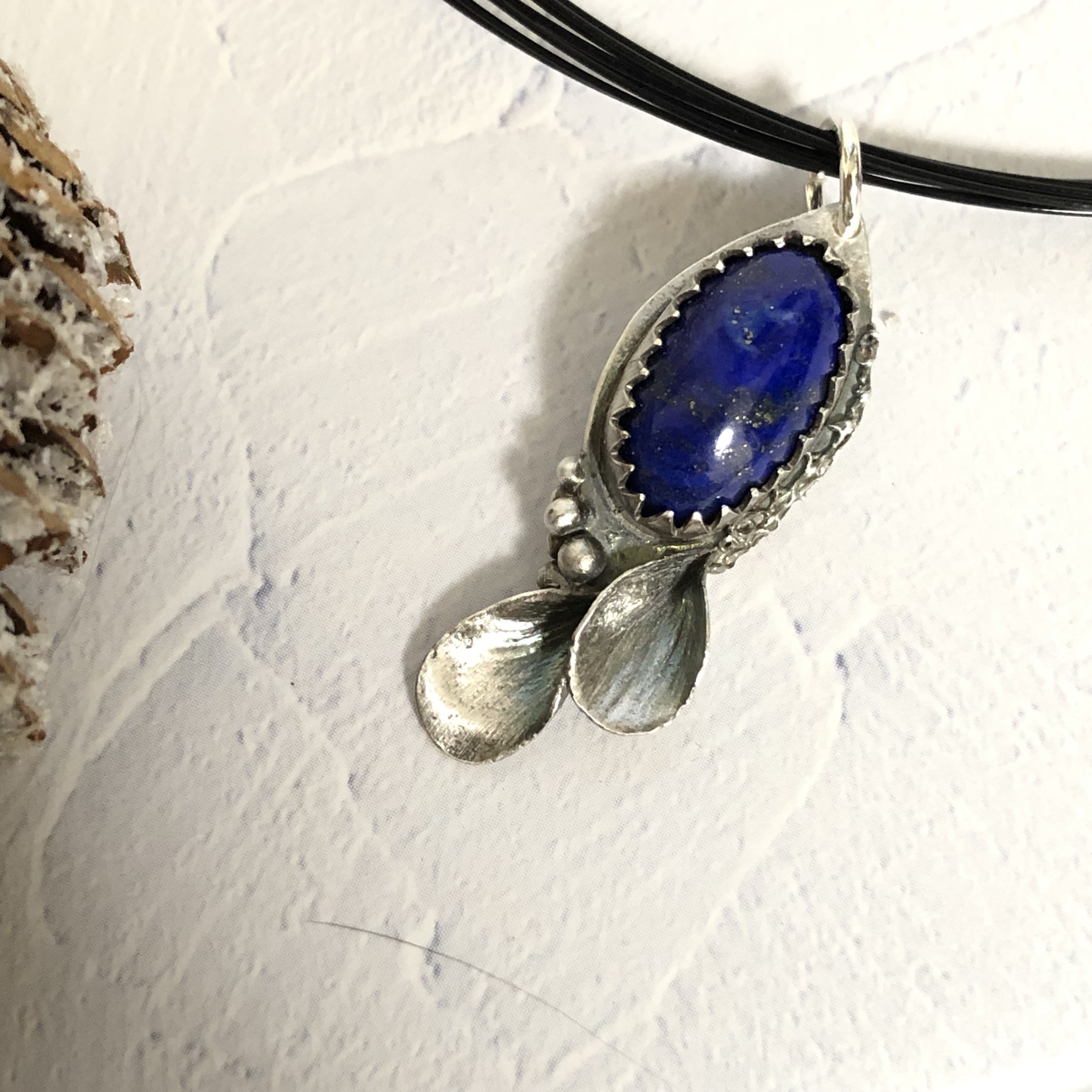 純銀ネックレス ラピスラズリの花の雫