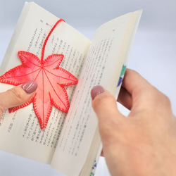 [受注制作]紙刺繍＊葉っぱのしおり　カエデ 3枚目の画像