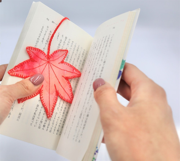 [受注制作]紙刺繍＊葉っぱのしおり　カエデ 3枚目の画像