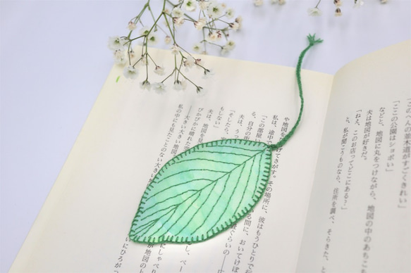 [受注制作]紙刺繍＊葉っぱのしおり　ハナミズキ 1枚目の画像