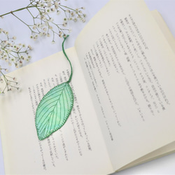 [受注制作]紙刺繍＊葉っぱのしおり　ハナミズキ 2枚目の画像