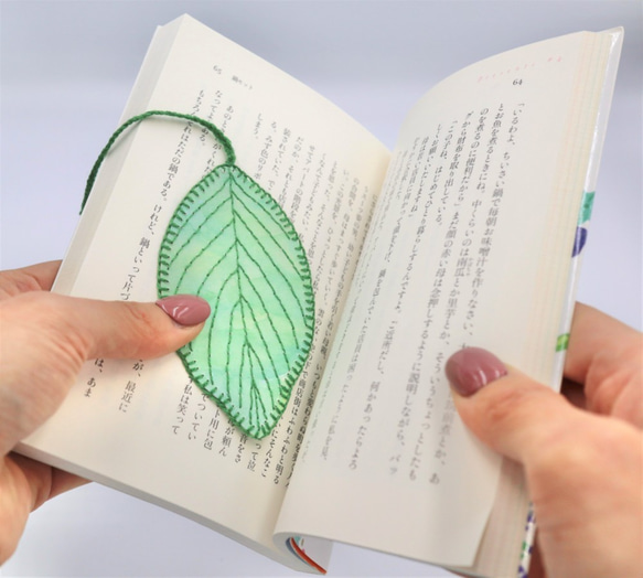 [受注制作]紙刺繍＊葉っぱのしおり　ハナミズキ 3枚目の画像