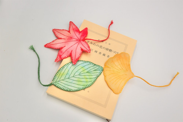 [受注制作]紙刺繍＊葉っぱのしおり　ハナミズキ 9枚目の画像