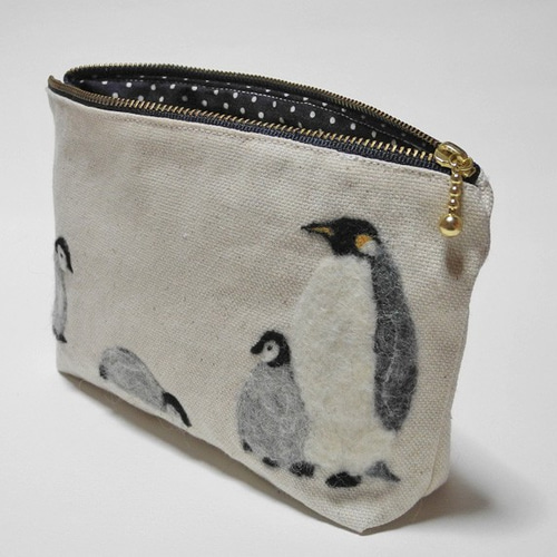 動物の刺繍ポーチ【ペンギン】 ポーチ 南ダシ 通販 875357｜Creema