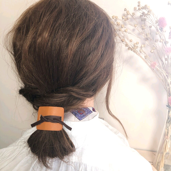 本革/レザー/ヘアーアクセサリー/brown/camel  秋を先取り！本革小洒落ヘアーアクセサリー　 2枚目の画像