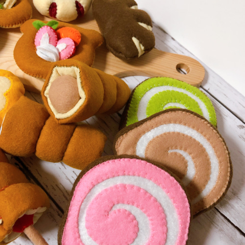 フェルトパン☆フェルトままごと ☆フェルトおもちゃ☆パン屋さん