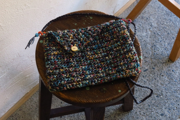 和紙の糸で編んだ　手編みのサコッシュ 1枚目の画像