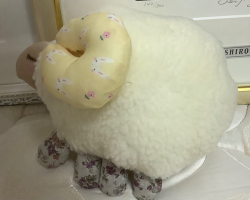 アイスクリームカラーの羊くん ひつじ ぬいぐるみ 海外作家様 ハンドメイド 大人の寛ぎと癒し。羊ちゃんの2点セット ぬいぐるみ PiPiworld 通販