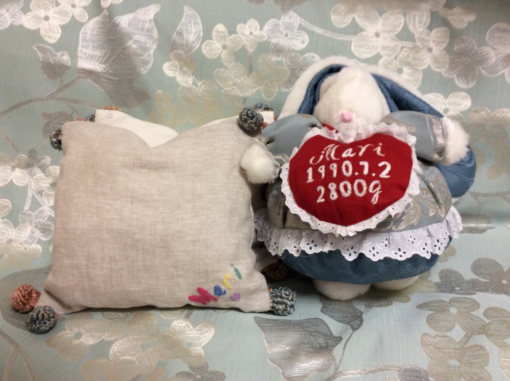 ギフト 結婚式ウェイトドール ぬいぐるみ うさぎちゃん ブルーの刺繍服の体重バニー