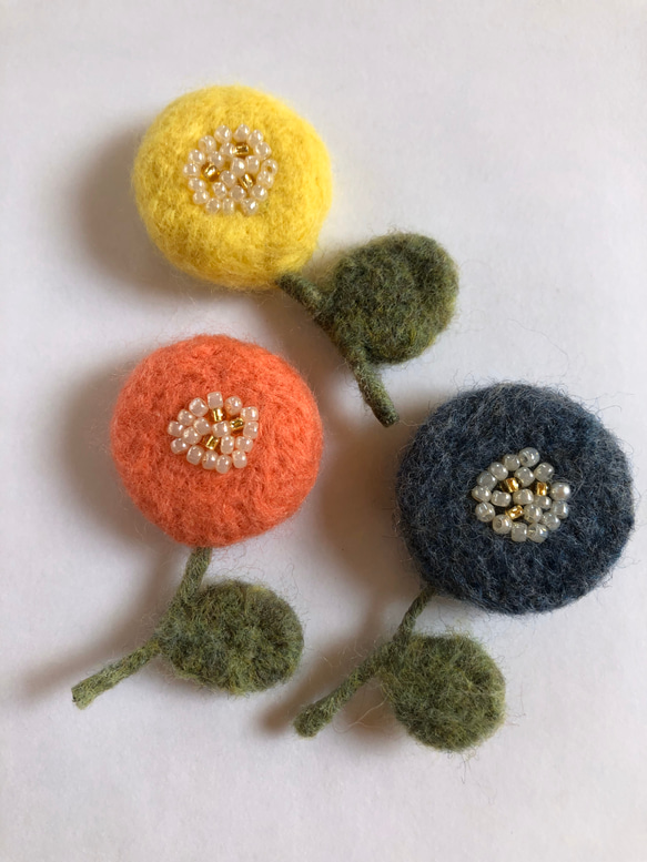 羊毛フェルト ばら色のお花ブローチ 3枚目の画像