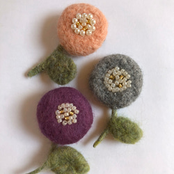 羊毛フェルト ばら色のお花ブローチ 4枚目の画像