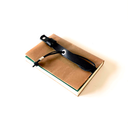 ワックスペーパー ➕ 本牛革の文庫本サイズのブックカバー(手帳カバー) ブラック 4枚目の画像