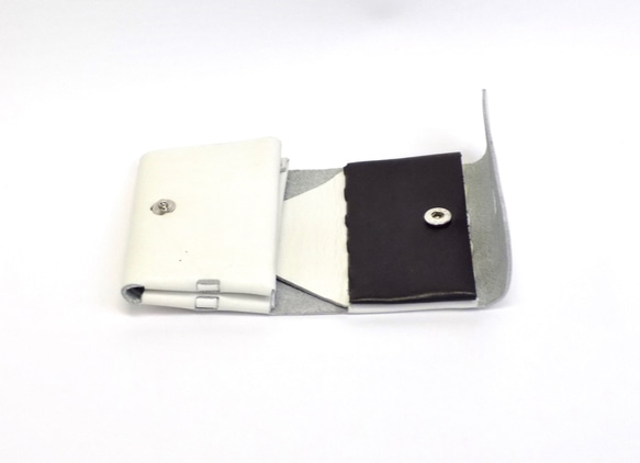 組み立て式三つ折り財布/白×黒/レザー革/ギフト/コンビ/epoquesewn/ 4枚目の画像