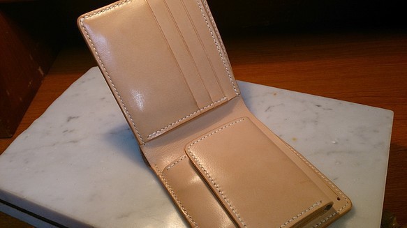 二つ折り財布(牛革) 2枚目の画像