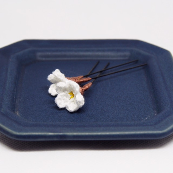 梅の花のUピンセット(白) 1枚目の画像