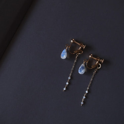 14KGF 月光石×白蝶貝 幻藍光 天然石耳環耳夾 2way兩種戴法 第1張的照片