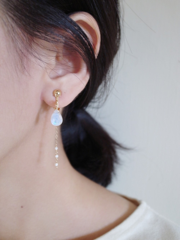 14KGF 月光石×白蝶貝 幻藍光 天然石耳環耳夾 2way兩種戴法 第5張的照片