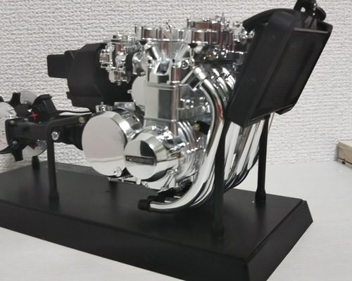 kawasaki Z1300 エンジンプラモデル完成品 高さ12.5cm 幅22cm