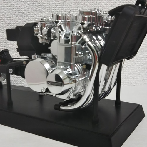 Kawasaki Z1300 プラモデルキット KAWASAKI Z1300 SUER DETAILED D.O.H.C. SIX ENGINE Plastic