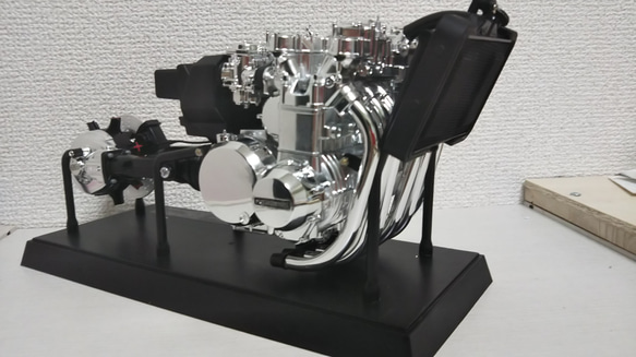 kawasaki Z1300 エンジンプラモデル完成品 高さ12.5cm 幅22cm