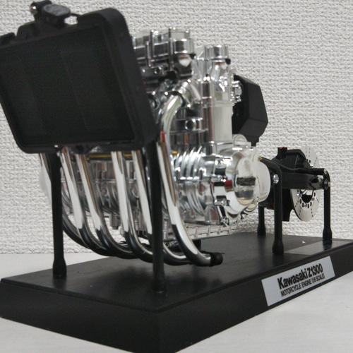 kawasaki Z1300 エンジンプラモデル完成品 高さ12.5cm 幅22cm