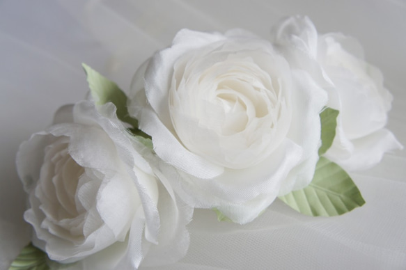 シルクの薔薇ヘッドドレス・岡谷シルクサテン＆岡谷シルクオーガンジー・本絹・結婚式ウェディング 2枚目の画像