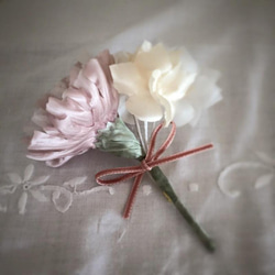 カーネーション＆紫陽花コサージュ（本絹シルク）スモーキーピンク＆ベージュ☆入園式ウェディング 2枚目の画像