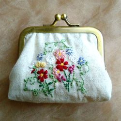 「Creema限定」 財布  がま口  小物入れ  オリジナルデザイン  刺繍  花 1枚目の画像