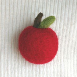【送料無料】 ブローチ  真っ赤なりんご 1枚目の画像