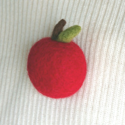 【送料無料】 ブローチ  真っ赤なりんご 2枚目の画像