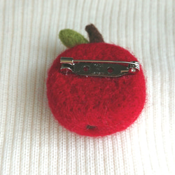 【送料無料】 ブローチ  真っ赤なりんご 3枚目の画像
