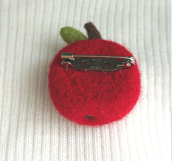 【送料無料】 ブローチ  真っ赤なりんご 3枚目の画像