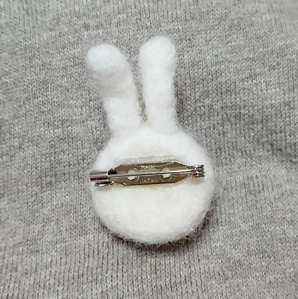 ブローチ  羊毛フェルト  うさぎ 『数量限定ハンドメイド2019』 3枚目の画像