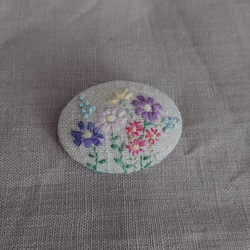 ブローチ   刺繍  花   オリジナルデザイン 3枚目の画像