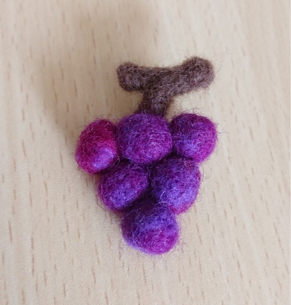 送料無料】 羊毛フェルト ブローチ ぶどう ブローチ tutu 通販 7282180