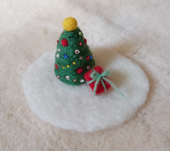 【送料無料】 クリスマスツリー  プレゼント  白い敷物付き  羊毛フェルト 3枚目の画像