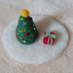 【送料無料】 クリスマスツリー  プレゼント  白い敷物付き  羊毛フェルト 4枚目の画像