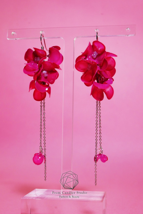 繡球花芽系列 NO.87 絲絨莓繡球花 / 水晶花樹脂耳環 . From Candice 手作歐風新娘頭飾 第1張的照片